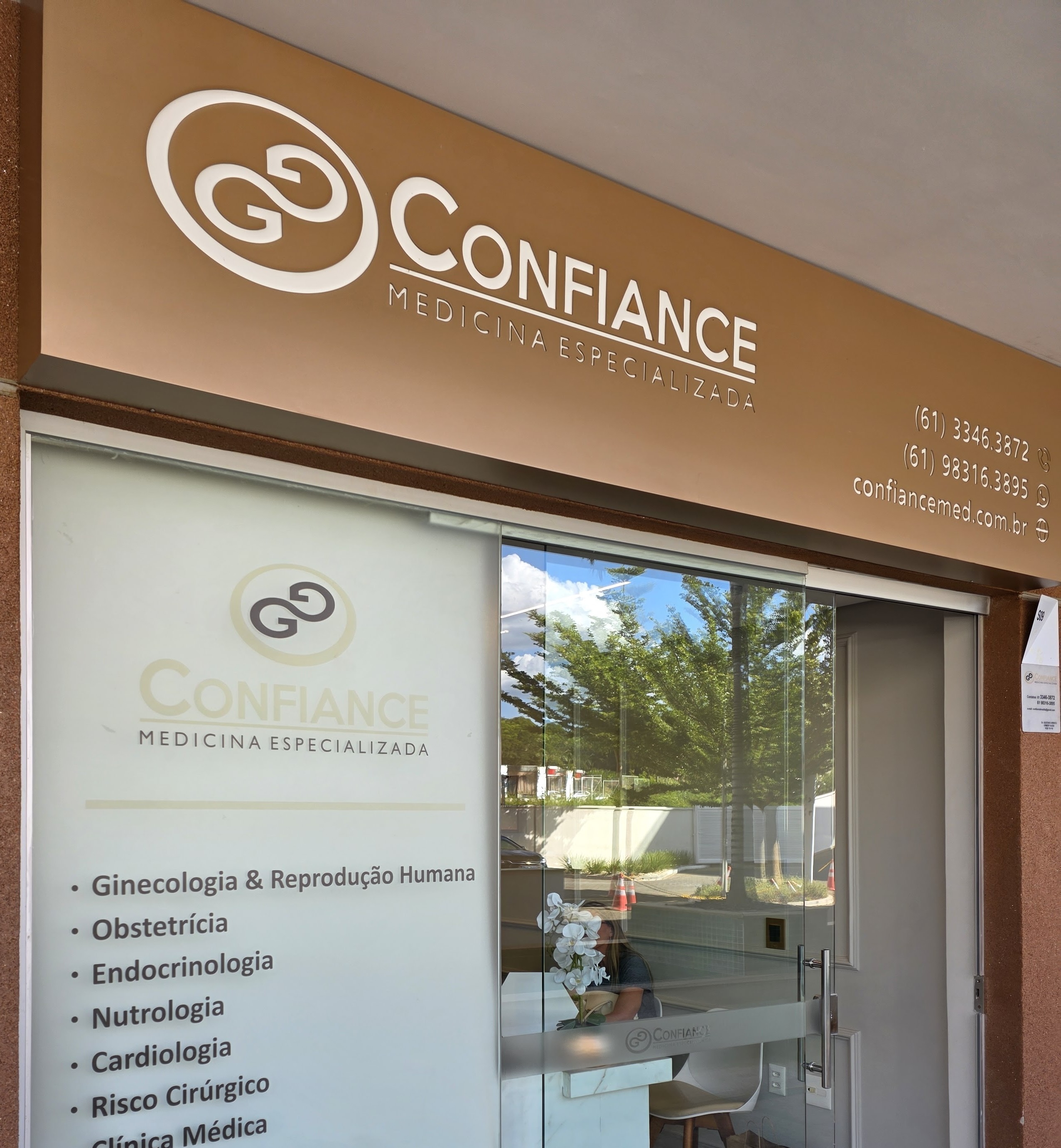 Fachada Clínica Confiance